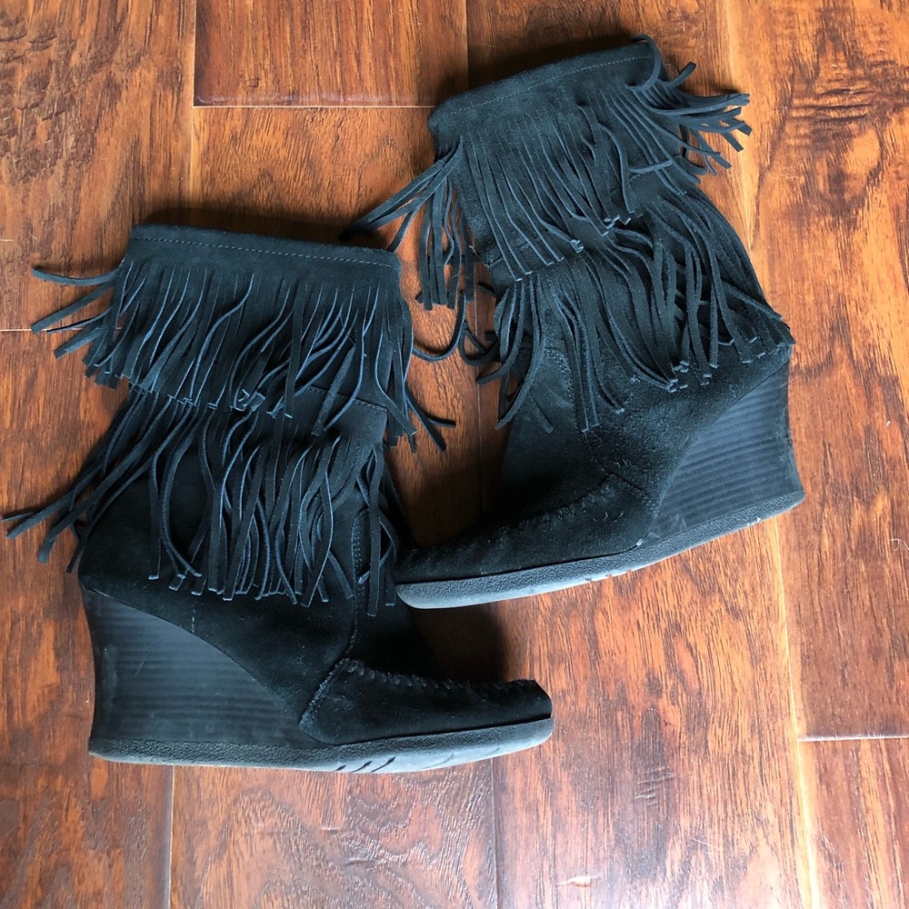 Minnetonka fringe wedge boots
